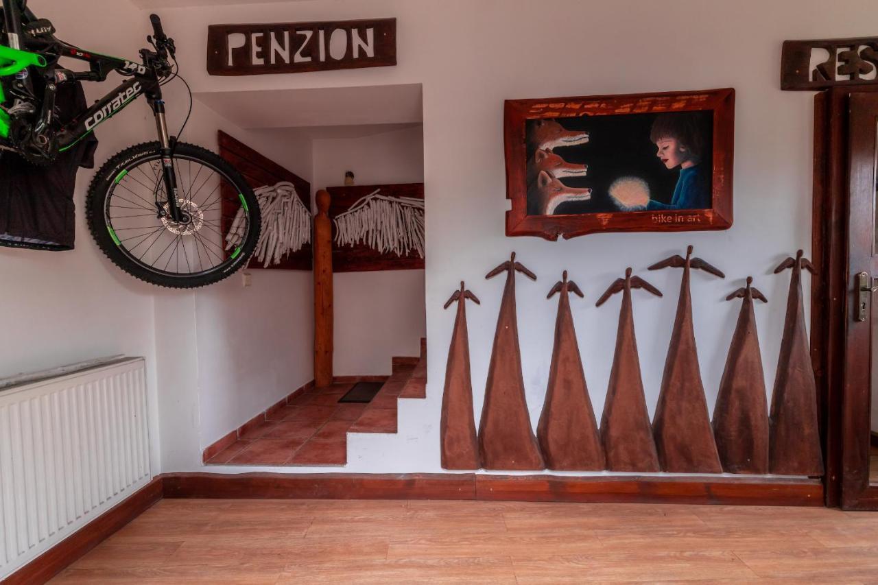 Bike Bistro A Penzion U Vsech Andelu Nove Mesto pod Smrkem Exterior foto